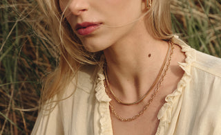 Tendance Jaune Beurre : le glow qu’il manquait à tes bijoux